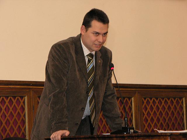 PC080436